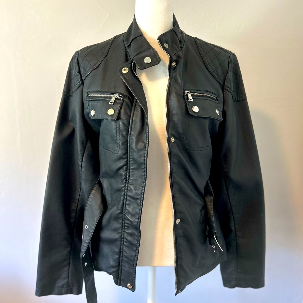 Steve Madden black faux leather moto jacket with belt, Size SM.